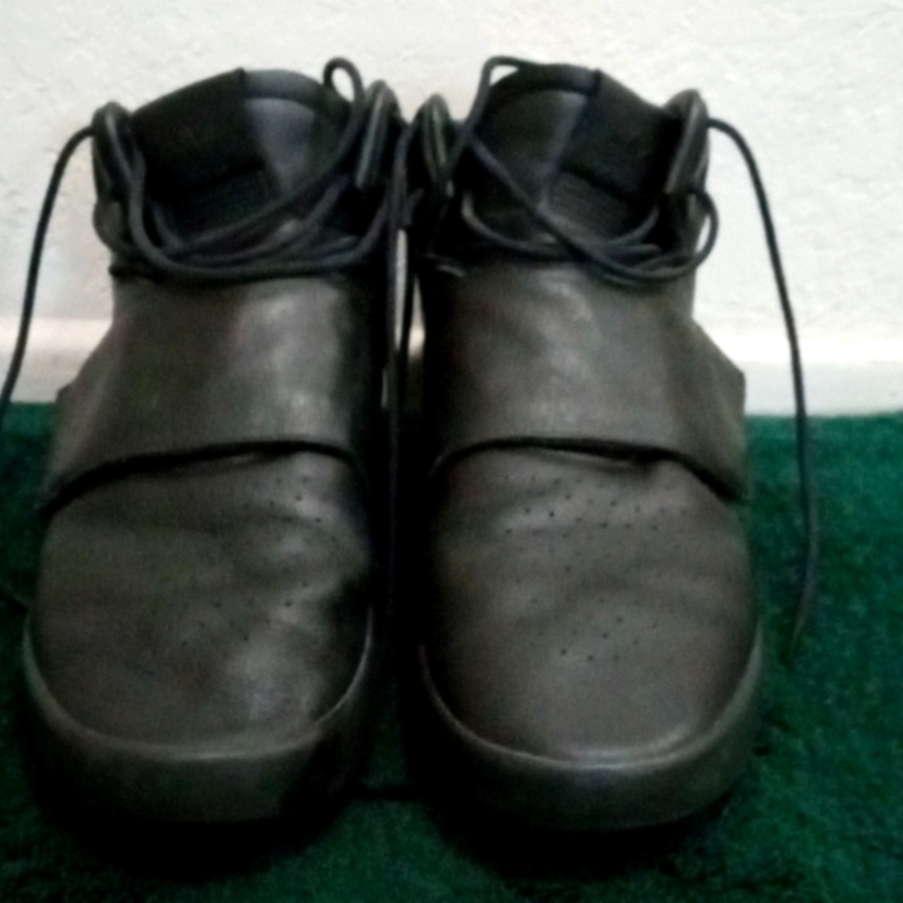 High top Adidas Black